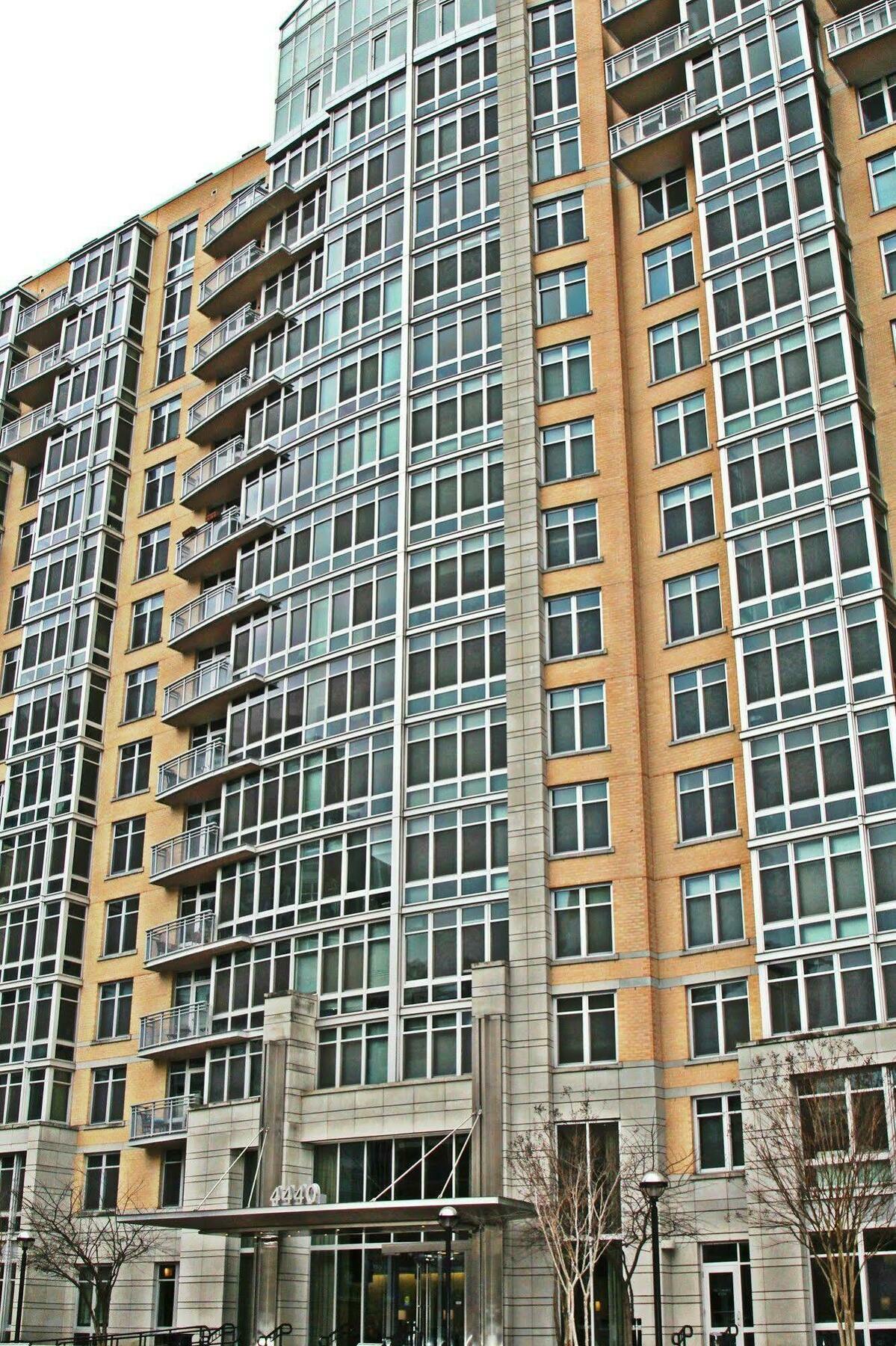 Weichert Suites At Wisconsin Place Chevy Chase Exterior foto